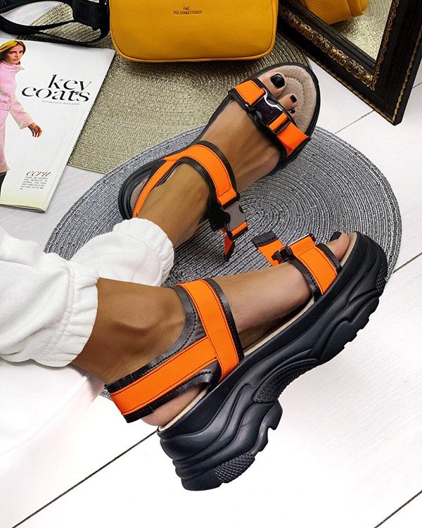 Фото: «Гарячі» неонові сандалі. Купити зі знижкою 20%.