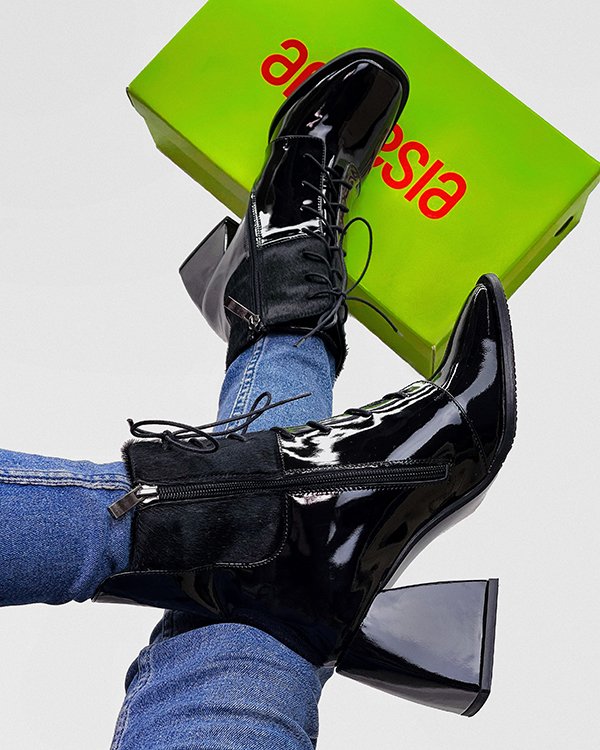 Фото: Спокусливі черевики на підборах з хутром поні. Купити зі знижкою 25%.