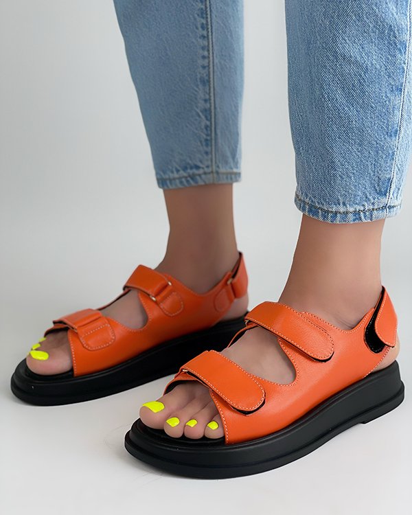 Фото: Яскраві сандалі на липучках. Купити зі знижкою 34%.