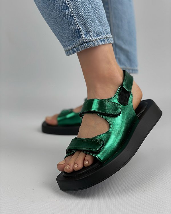 Фото: Літні неонові сандалі. Купити зі знижкою 25%.