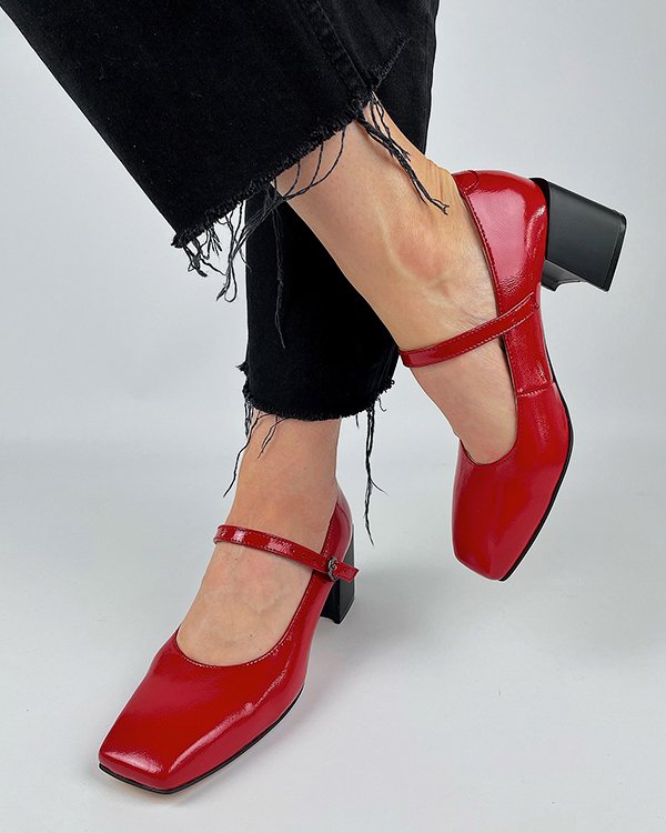 Фото: Класичні туфлі Мері Джейн. Купити зі знижкою 35%.