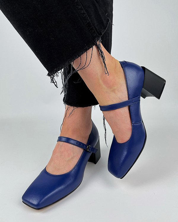 Фото: Класичні туфлі Мері Джейн. Купити зі знижкою 35%.