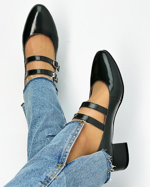 Фото: Лакові туфлі Мері-Джейн. Купити зі знижкою 18%.