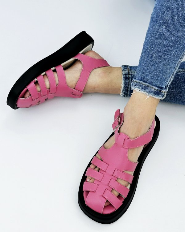 Фото: Модні сандалі-римлянки зі 100% шкіри. Купити зі знижкою 25%.