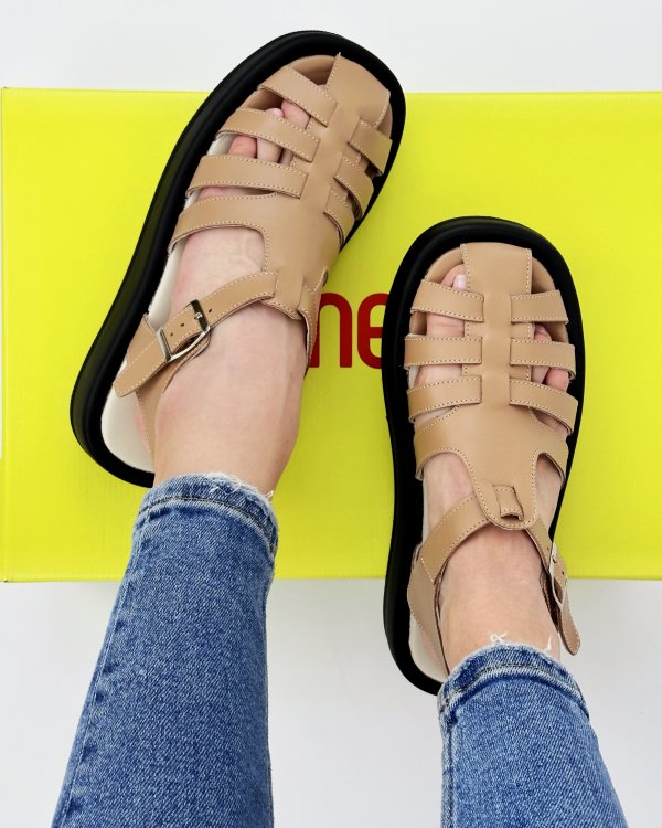 Фото: Модні сандалі-римлянки зі 100% шкіри. Купити зі знижкою 25%.