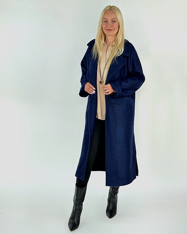 Фото: Двобортне утеплене пальто з вовни. Купити зі знижкою 36%.