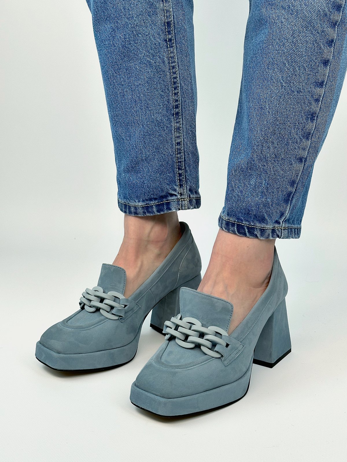Фото: Вишукані туфлі з модною фурнітурою