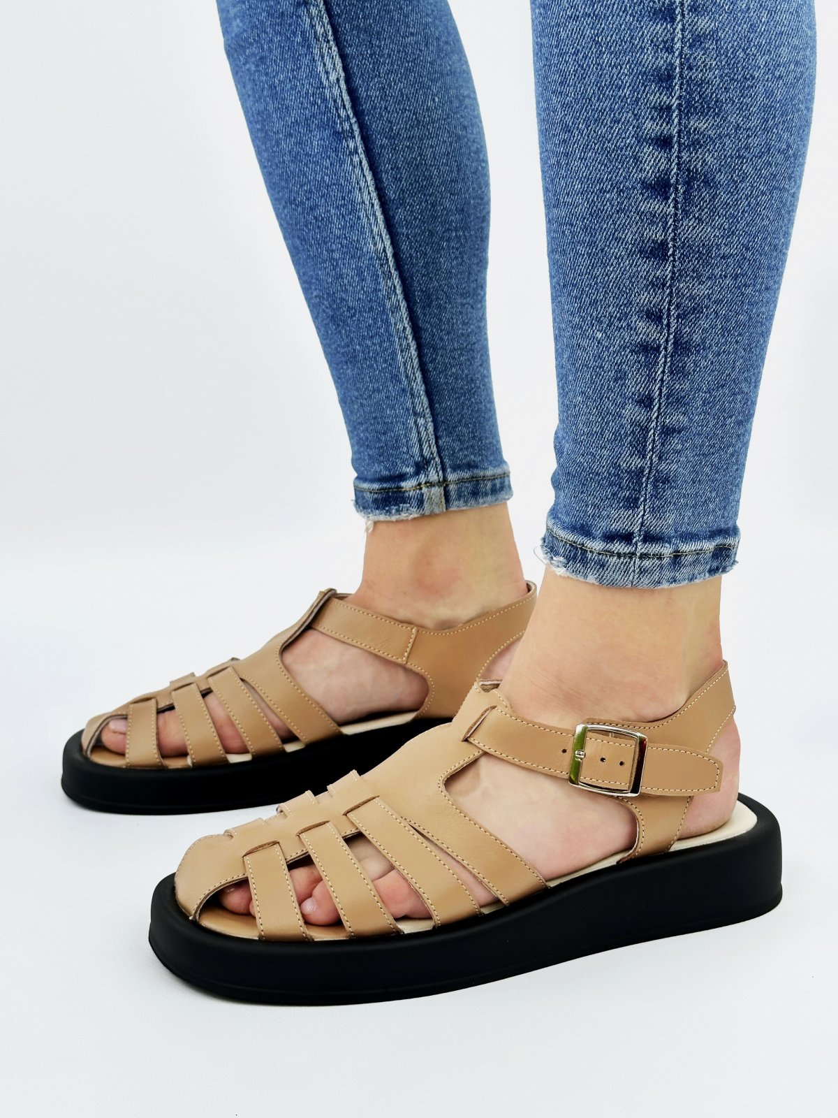 Фото: Модні сандалі-римлянки зі 100% шкіри